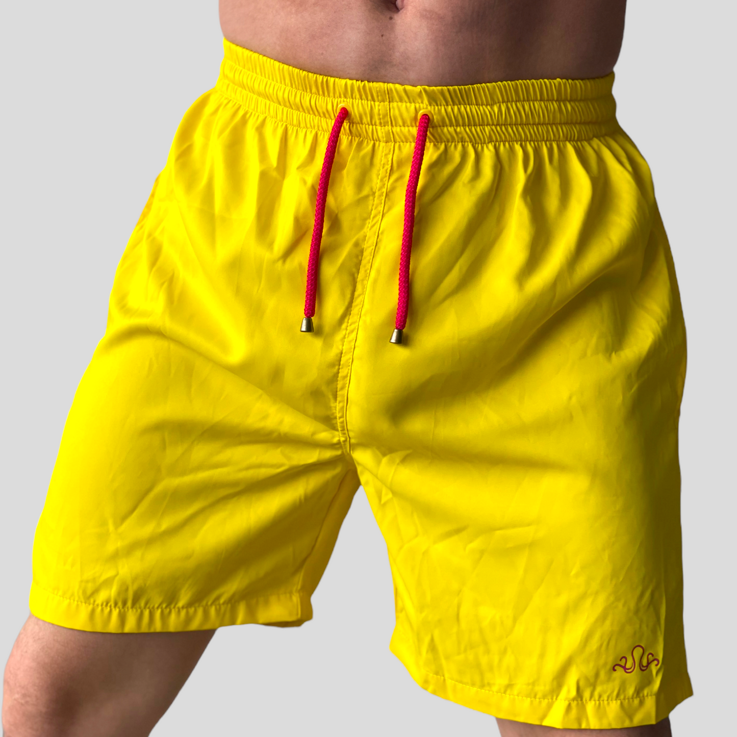 Pantaloneta de baño color amarillo