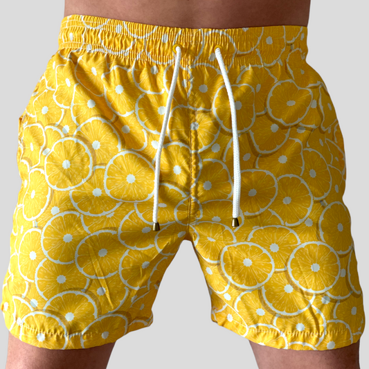 Pantaloneta de baño con diseño rodajas limón